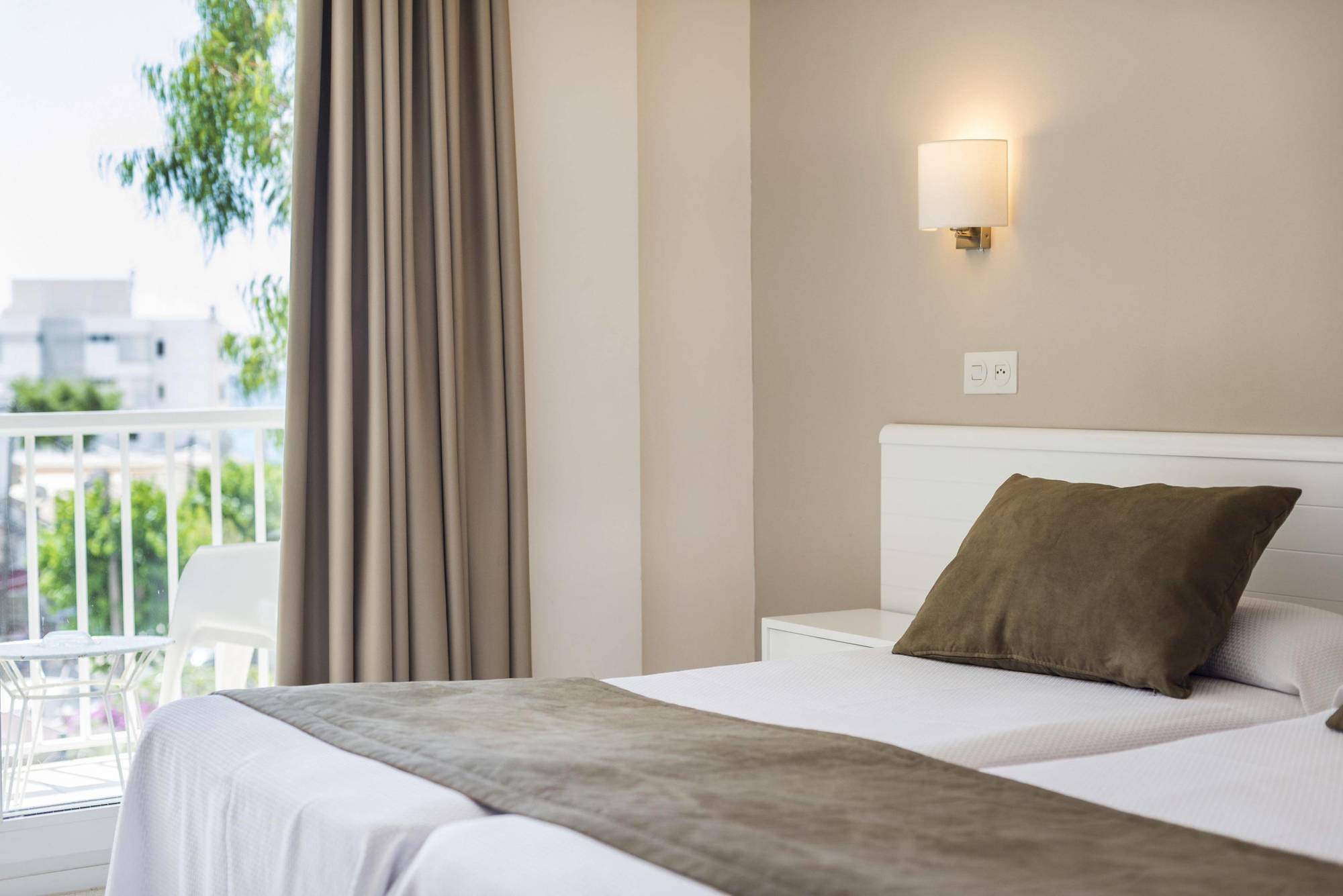 Hostal Residencia Sutimar Peguera Luaran gambar